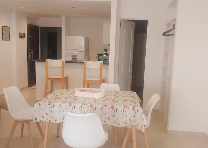 Amplio Estudio De Lujo Con Balcon Y Parrilla