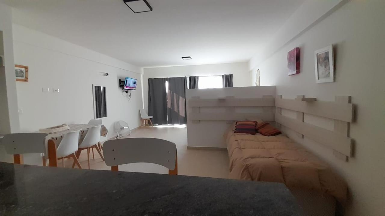 Amplio Estudio De Lujo Con Balcon Y Parrilla